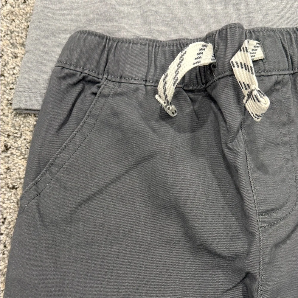 2 Set of pants and shorts
